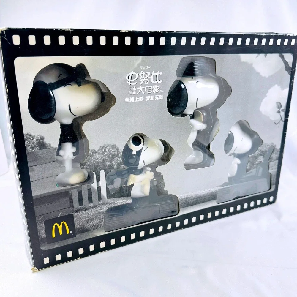 Boxed McDonalds Peanuts Snoopy Movie Ltd Edition 4 Pc Collector Monochrome 2015